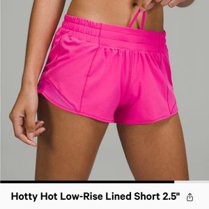 NWT 10 Lululemon Sonic Pink Hotty Hot Low-Rise Lined Short 2.5"